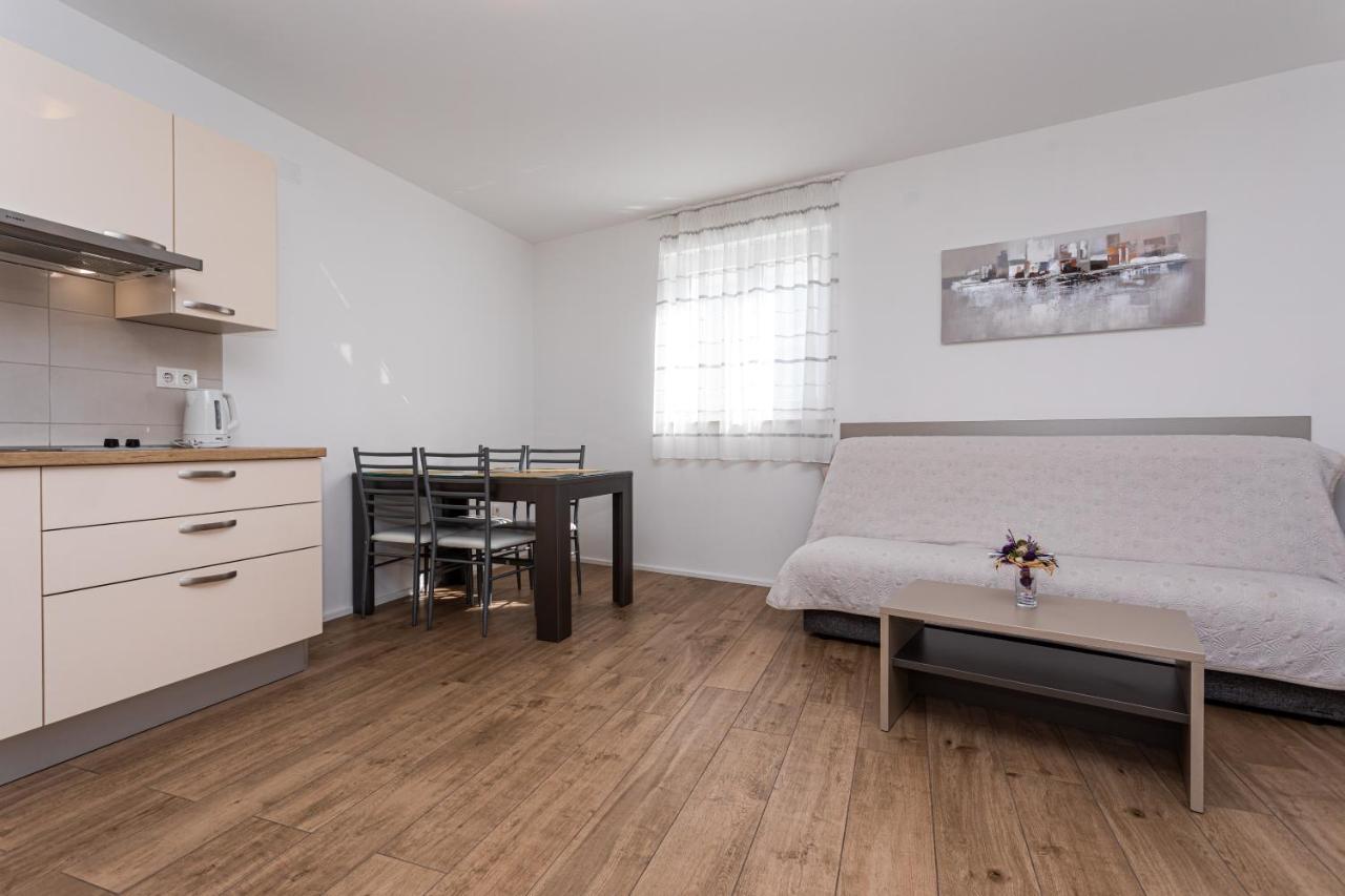 Apartments Crnekovic Tomislava 8A Baska  Ngoại thất bức ảnh