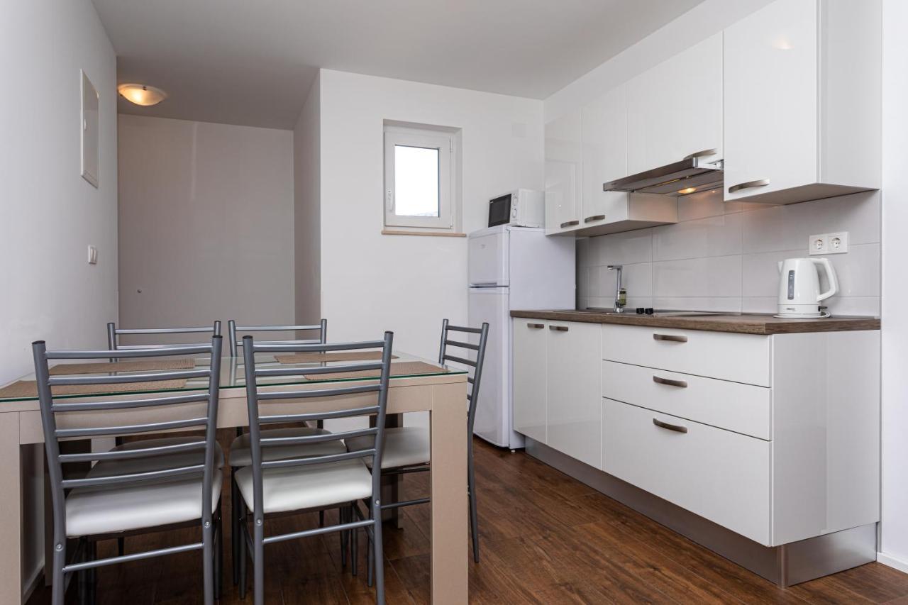 Apartments Crnekovic Tomislava 8A Baska  Ngoại thất bức ảnh