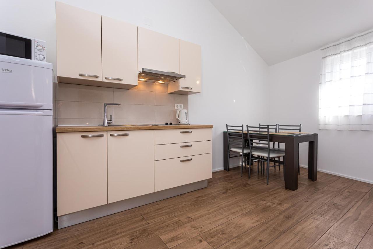 Apartments Crnekovic Tomislava 8A Baska  Ngoại thất bức ảnh
