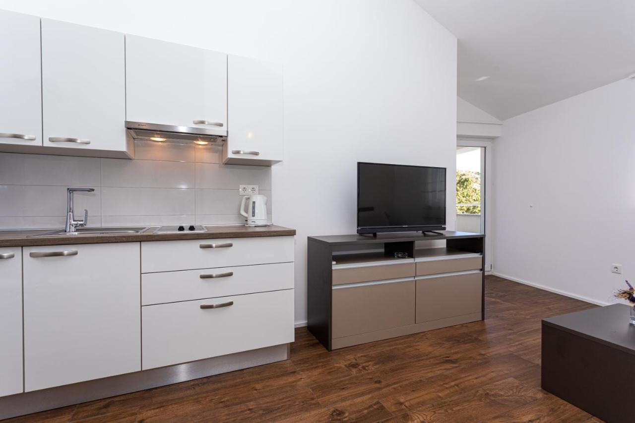 Apartments Crnekovic Tomislava 8A Baska  Ngoại thất bức ảnh