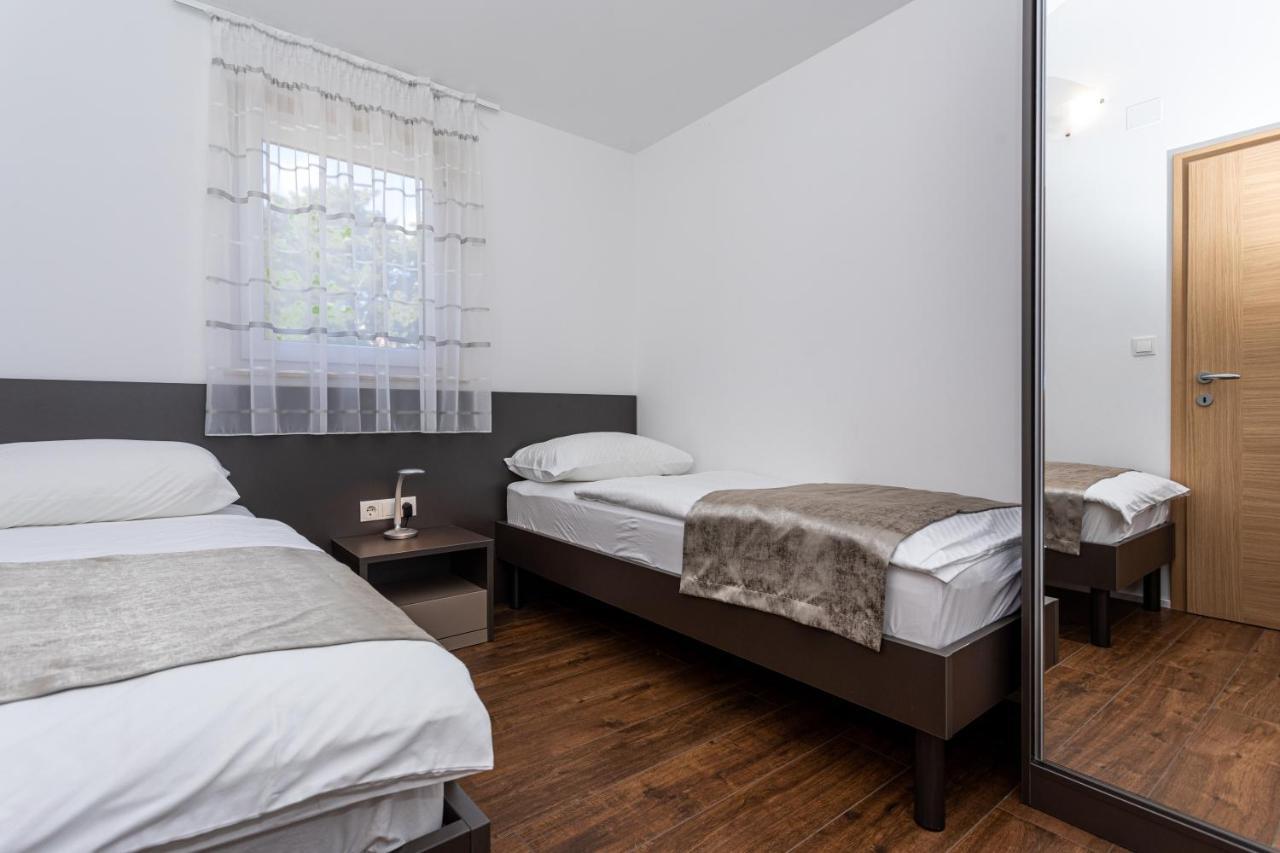 Apartments Crnekovic Tomislava 8A Baska  Ngoại thất bức ảnh