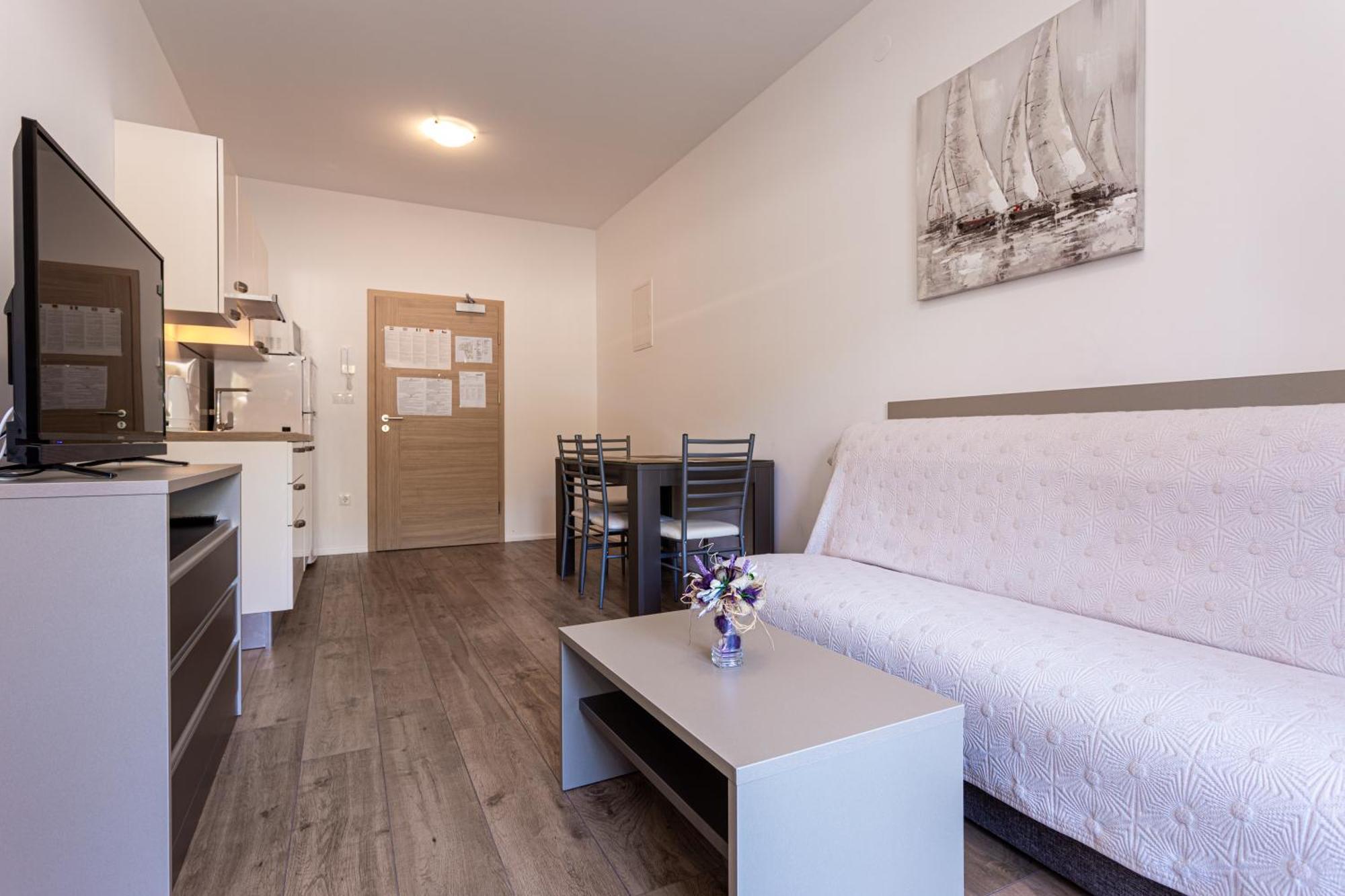 Apartments Crnekovic Tomislava 8A Baska  Ngoại thất bức ảnh